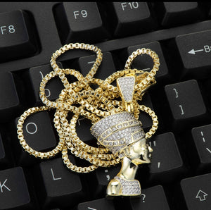 Nefertiti Diamond pendant with chain
