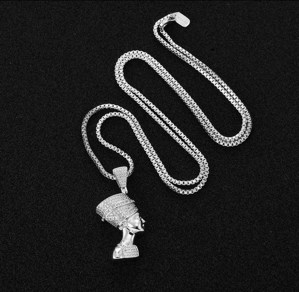 Nefertiti Diamond pendant with chain